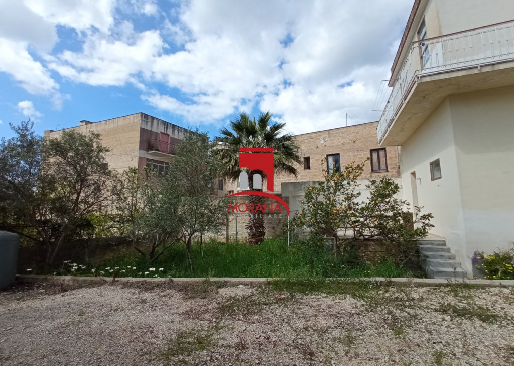 Vendita Soluzioni semindipendenti Valderice - Casa con giardino Valderice su due livelli Località Centro Urbano